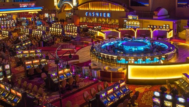 Slots Heart Casino کیسینو میں پوکر گیمز